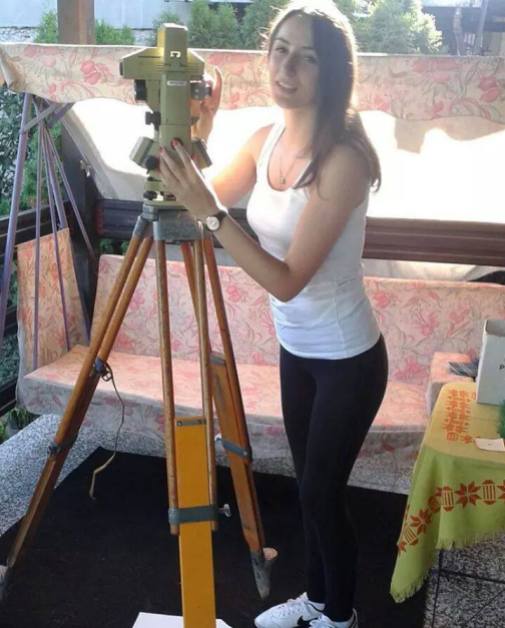 girl-surveyor